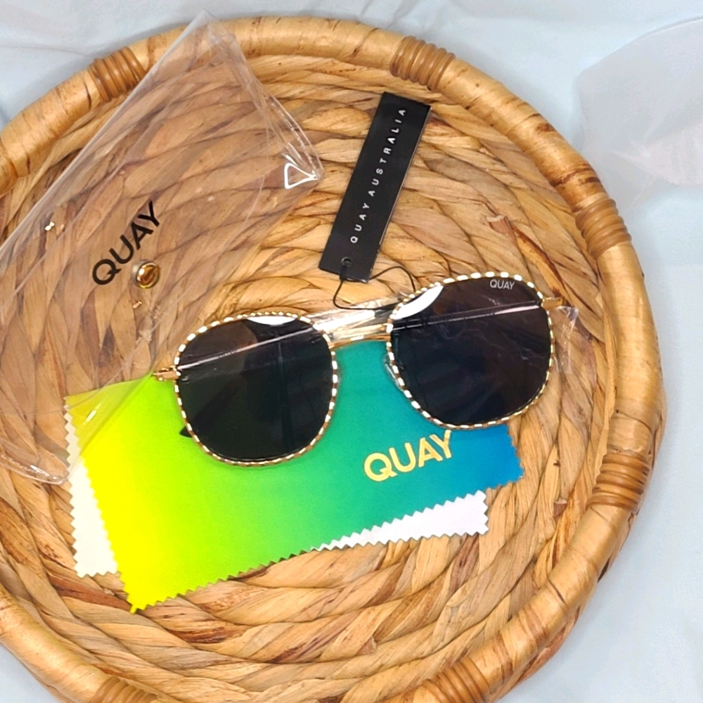QUAY JEZABELL TWIST Sunglasses